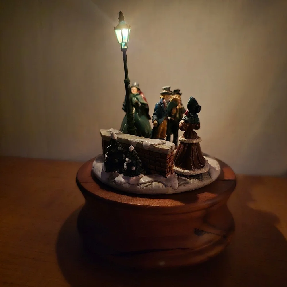 Department 56 Heritage Village Lighted Music Box 